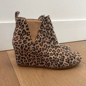 New with tags Toms Leopard Wedges